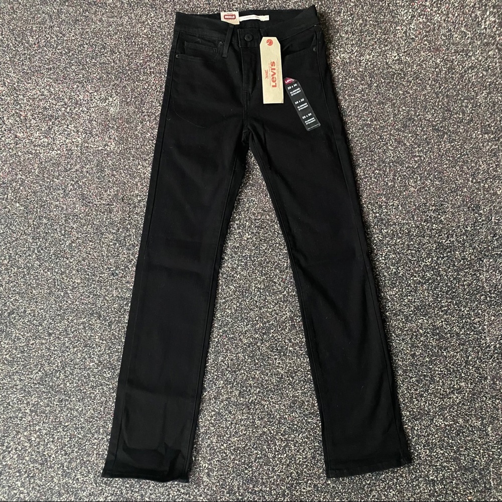 NWT Levi’s Slimming Straight Jeans